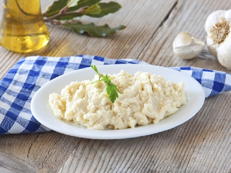 Скордалия – гръцко чесново картофено пюре с лимонов сок - снимка на рецептата